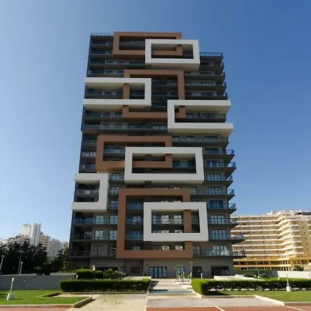 Ξενοδοχείο με διαμερίσματα Tower By 3*